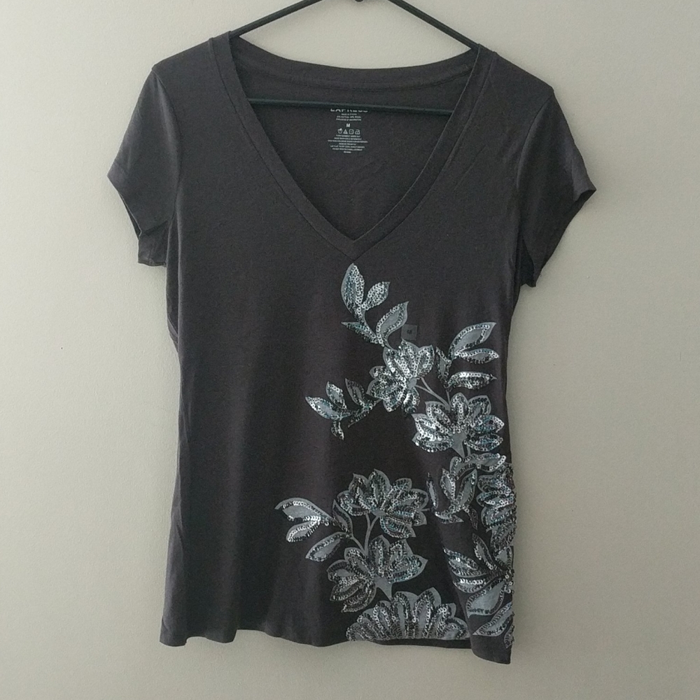V-neck tee